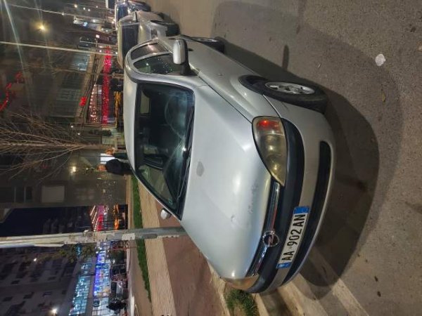 Shqiperi, shitet makine Opel Corsa C Viti 2002, 1500 Euro