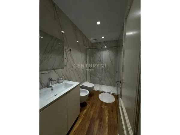 Tirane, shes apartament 2+1+2 , 138 m² 550.000 € (Ish Blloku)