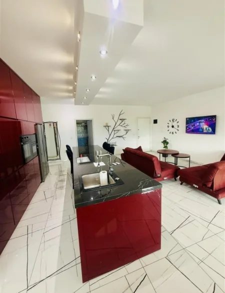 Tirane, jepet me qera apartament 2+1+Ballkon Kati 4, 130 m² 1.000 € (Liqeni i Thate, Tirane)