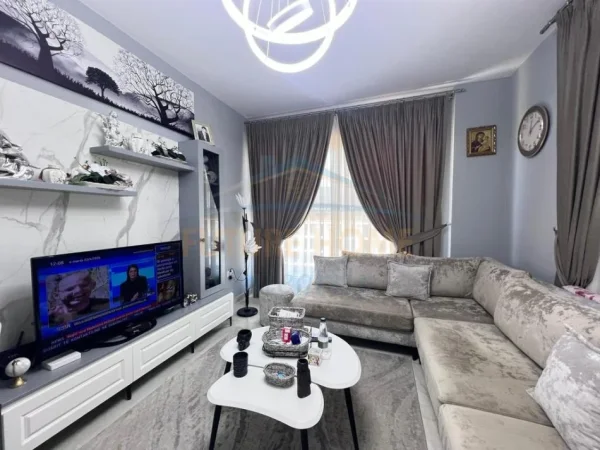Tirane, jepet me qera apartament 1+1+Ballkon Kati 7, 70 m² 135.000 € (Don bosko kompleksi Trio Towrr)