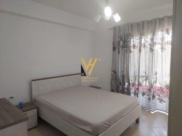 Tirane, jepet me qera apartament 1+1+Ballkon Kati 5, 70 m² 600 € (KOMUNA E PARISIT)