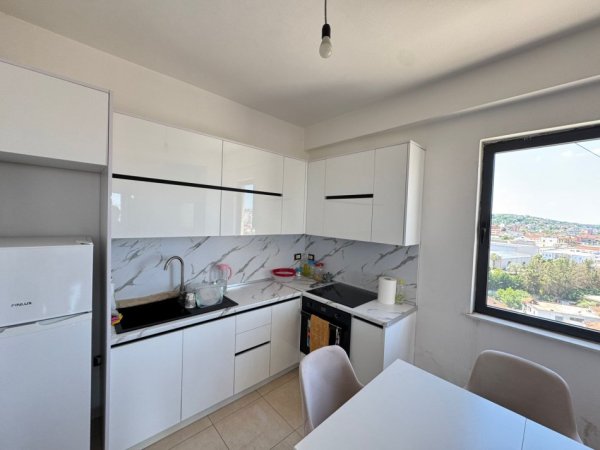 Tirane, jepet me qera apartament 1+1+Ballkon Kati 7, 400 m² 400 € (astir)