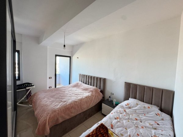 Tirane, jepet me qera apartament 1+1+Ballkon Kati 7, 400 m² 400 € (astir)