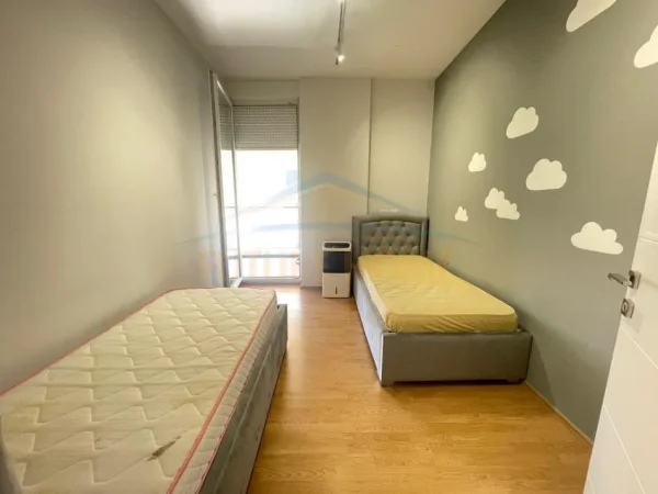 Qera, Apartament 2+1+2, Rruga Kavajës, Tiranë.