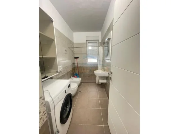 Qera, Apartament 2+1+2, Rruga Kavajës, Tiranë.