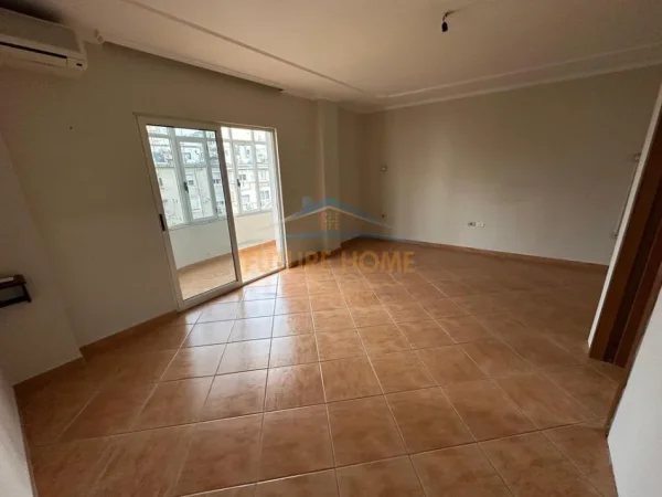 Tirane, jepet me qera zyre , 178 m² 1.800 €