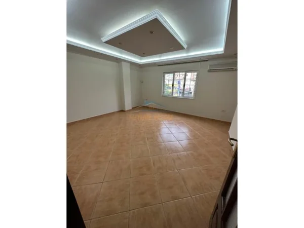 Tirane, jepet me qera zyre , 178 m² 1.800 €