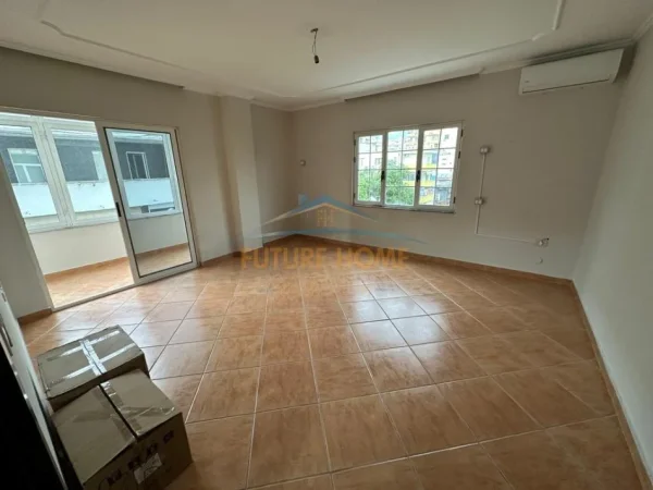 Tirane, jepet me qera zyre , 178 m² 1.800 €