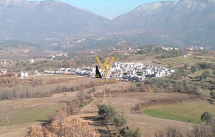 Tirane, shitet toke , 2.500 m² (LUNDER)