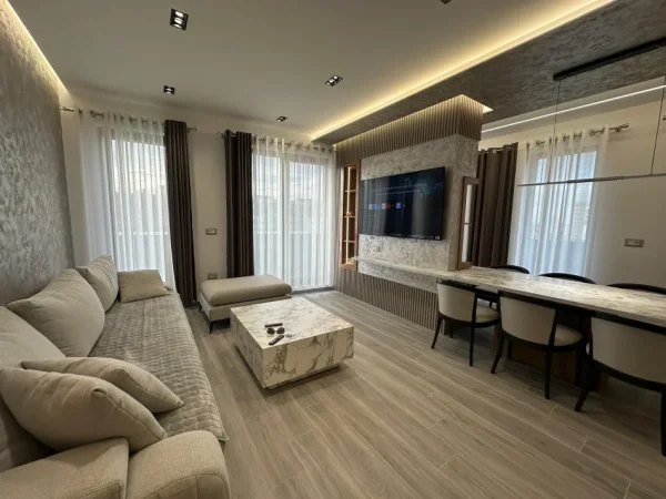 Tirane, jepet me qera apartament 2+1+Ballkon , 107 m² 1.000 € (Shkolla e Kuqe)