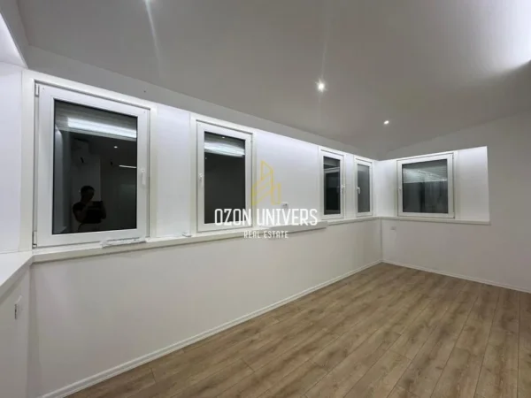 Tirane, shitet apartament 1+1+Ballkon Kati 5, 70 m² 165.000 € (Rruga Fortuzi, mbrapa shkollës Jeronim De Rada)