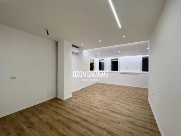 Tirane, shitet apartament 1+1+Ballkon Kati 5, 70 m² 165.000 € (Rruga Fortuzi, mbrapa shkollës Jeronim De Rada)