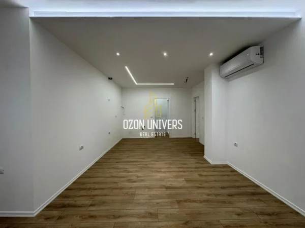 Tirane, shitet apartament 1+1+Ballkon Kati 5, 70 m² 165.000 € (Rruga Fortuzi, mbrapa shkollës Jeronim De Rada)