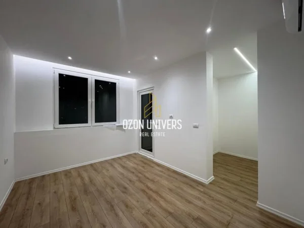 Tirane, shitet apartament 1+1+Ballkon Kati 5, 70 m² 165.000 € (Rruga Fortuzi, mbrapa shkollës Jeronim De Rada)