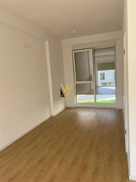 Tirane, jepet me qera Vile 2 Katshe Kati 0, 200 m² 1.200 € (SAUK)