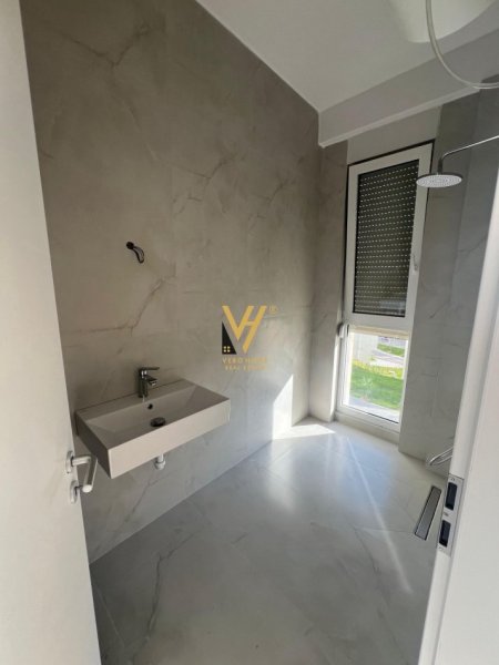 Tirane, jepet me qera Vile 2 Katshe Kati 0, 200 m² 1.200 € (SAUK)