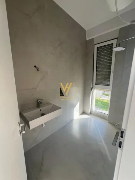 Tirane, jepet me qera Vile 2 Katshe Kati 0, 200 m² 1.200 € (SAUK)