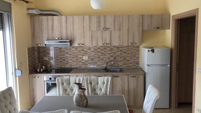 Tirane, jepet me qera apartament 2+1 Kati 2, 104 m² 650 € (Rruga Bilal Golemi)
