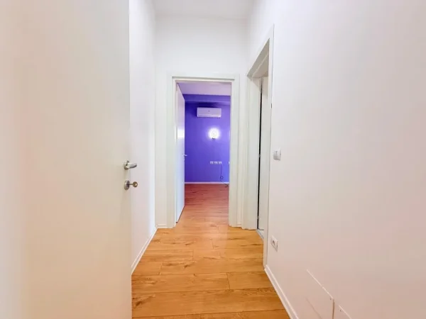 Tirane, jepet me qera ambjent biznesi Kati 7, 110 m² 1.000 € (Garden Building)