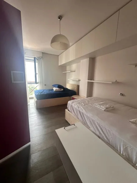 Tirane, jepet me qera zyre Kati 10, 190 m² 2.000 € (Qender)