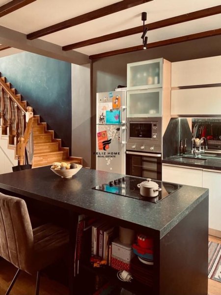 Tirane, jepet me qera apartament 3+1 Kati 3, 180 m² 1.200 € (PALLATI BRIGADAVE)