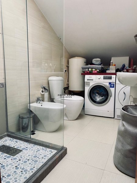 Tirane, jepet me qera apartament 3+1 Kati 3, 180 m² 1.200 € (PALLATI BRIGADAVE)