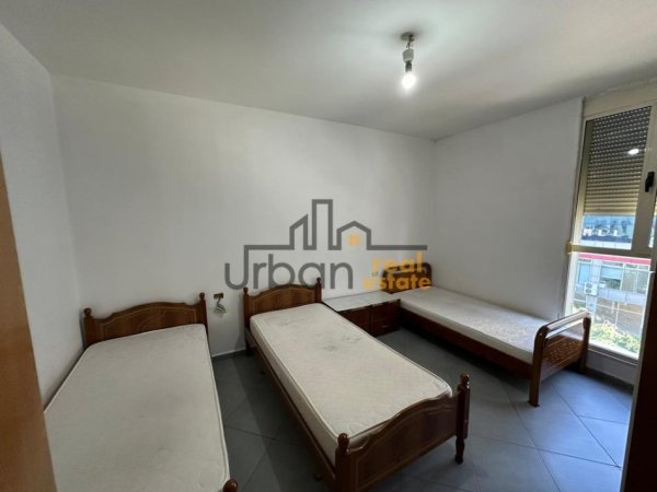 Tirane, jepet me qera apartament 1+1+Ballkon Kati 3, 70 m² 500 € (Kompleksi Usluga)