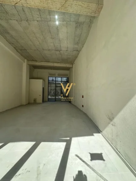 Tirane, jepet me qera dyqan Kati 0, 67 m² 1.200 € (PAZARI I RI)