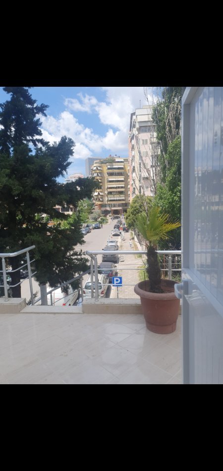 Tirane, jepet me qera garsonier 1+1+Ballkon Kati 3, 40 m² 390 € (Rruga Dervish Hima)