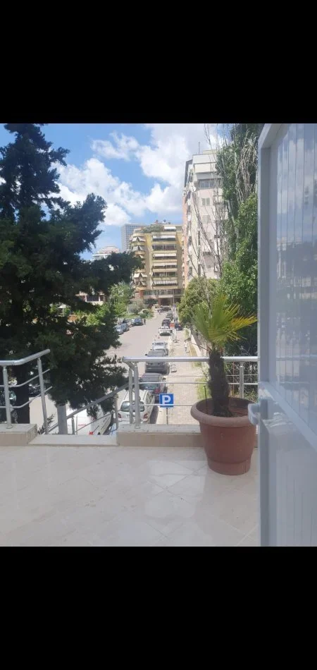 Tirane, jepet me qera garsonier 1+1+Ballkon Kati 3, 40 m² 390 € (Rruga Dervish Hima)