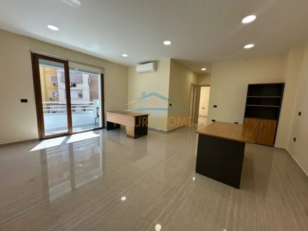 Tirane, jepet me qera zyre Kati 1, 88 m² 1.400 € 