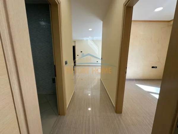 Tirane, jepet me qera zyre Kati 1, 88 m² 1.400 € 