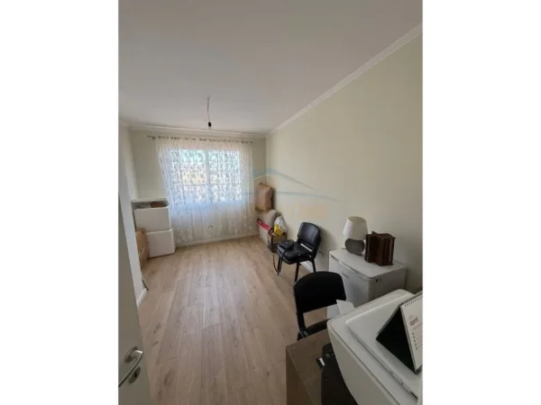 Tirane, shitet apartament 2+1+Ballkon Kati 8, 90 m² 139.500 € (Unaza e Re)