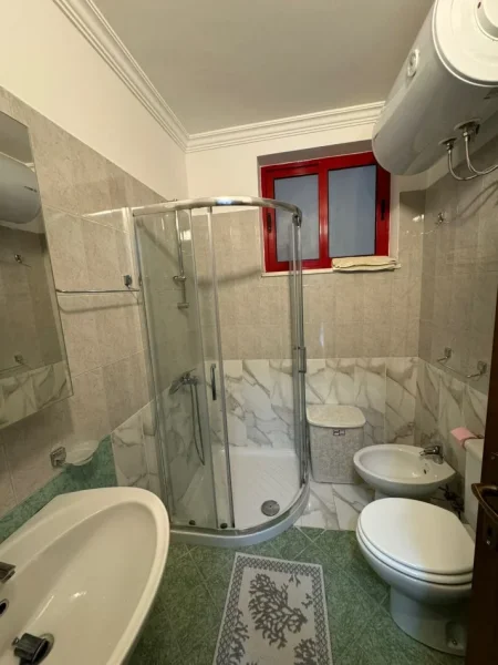 Durres, jepet me qera apartament 2+1+Aneks+Ballkon Kati 4, 100 m² 650 € (Vollga)