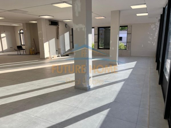 Tirane, jepet me qera zyre , 260 m² 2.500 € (RRUGA MUHAMED GJOLLESHA)