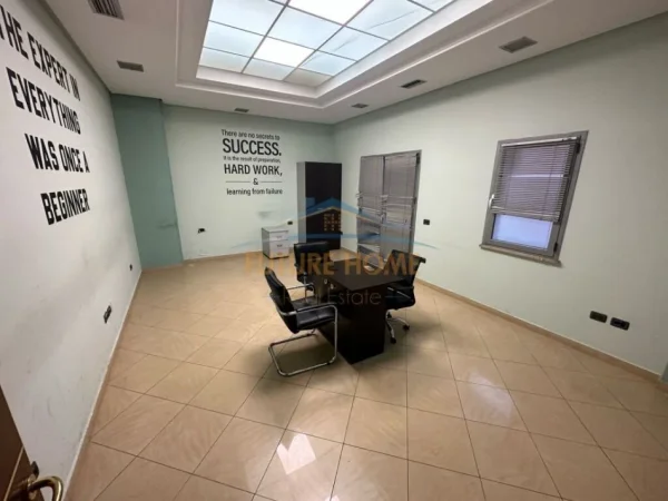 Tirane, jepet me qera zyre Kati 2, 196 m² 1.700 €