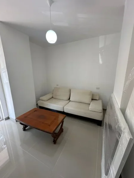 Durres Plazh, jepet me qera apartament 2+1+Aneks+Ballkon Kati 1, 100 m² 450 € (Plazh)