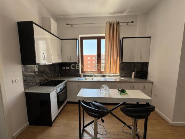 Tirane, jepet me qera apartament 1+1 Kati 7, 75 m² 650 € 