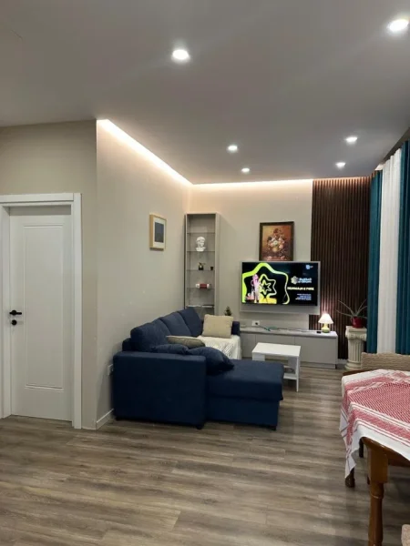 Tirane, jepet me qera Vile 1+1+Ballkon Kati 3, 60 m² 650 € (pazari i ri)