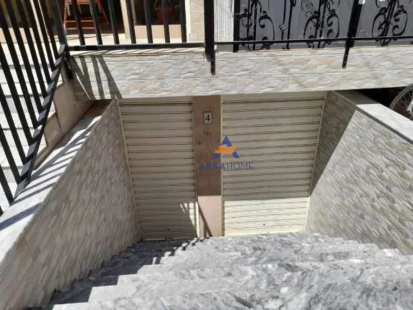 Tirane, shitet dyqan Kati -1, 81 m² 56.700 € 