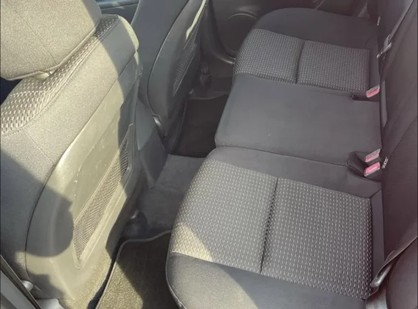 Tirane, shitet makine Hyundai i30 Nafte, e kuqe automatik Kondicioner 200.000 km 4.400 €