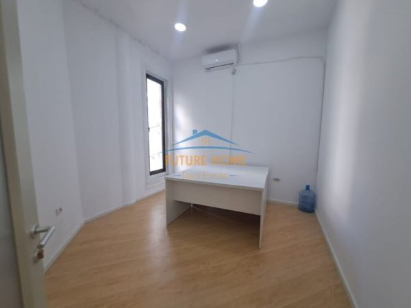 Tirane, jepet me qera zyre Kati 1, 80 m² 1.300 € (QENDER)