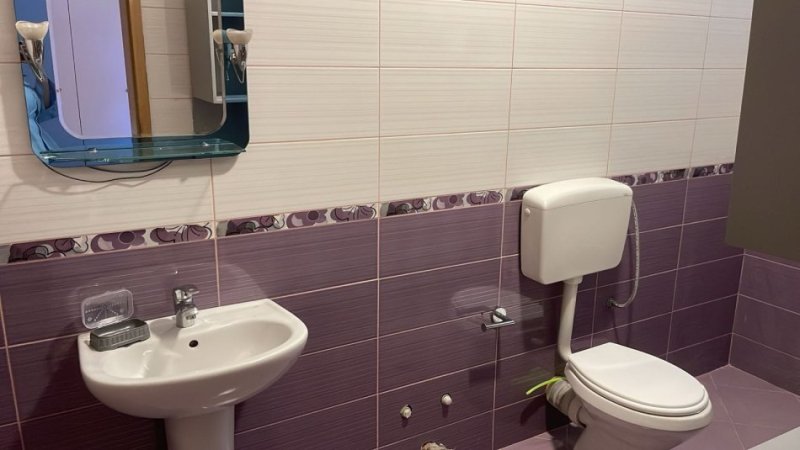 Tirane, jepet me qera Vile 2+1 Kati 1, 140 m² 600 € (pazari i ri)