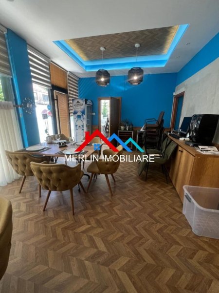 Tirane, jepet me qera bar-resorant Kati 0, 150 m² 2.500 € (Rruga Myslym Shyri)