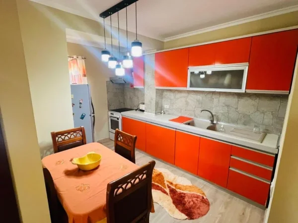 Tirane, jepet me qera apartament 2+1 Kati 4, 70 m² 650 € (Rr.Kosovareve)
