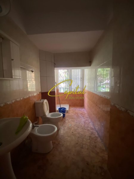 Tirane, jepet me qera apartament 1+1 Kati 2, 65 m² 500 € (ISH BLLOKU)