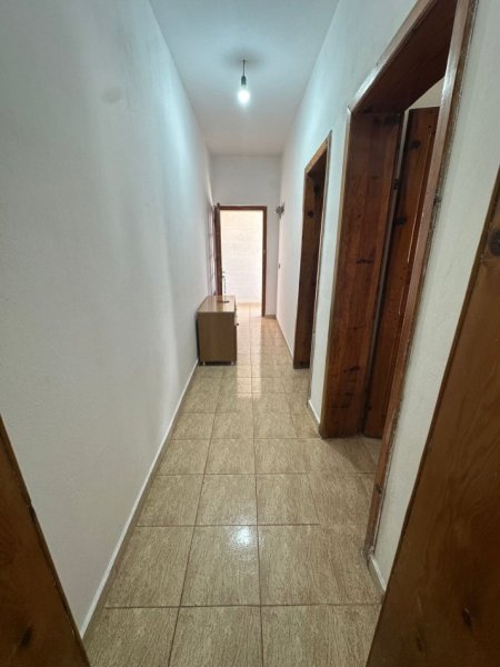 Tirane, jap me qera apartament 1+1 Kati 1, 65 m² 250 € (Rruga ali shefqeti)