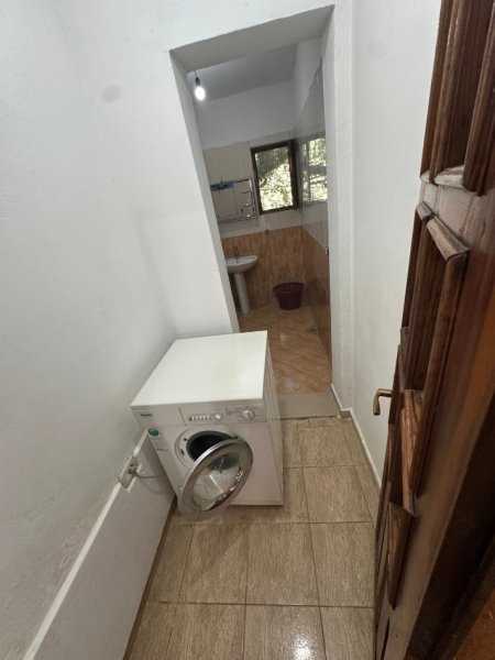 Tirane, jap me qera apartament 1+1 Kati 1, 65 m² 250 € (Rruga ali shefqeti)