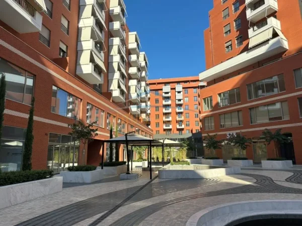 Tirane, jepet me qera ambjent biznesi Kati 1, 269 m² 5.600 € (KOMPLEKSI DELIJORGJI)