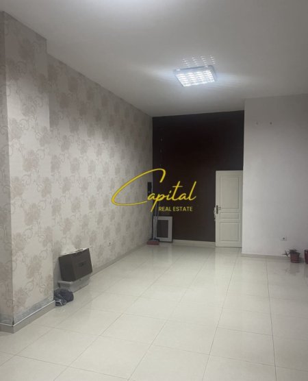 Tirane, jepet me qera dyqan Kati 0, 40 m² 390 € (MYSLYM SHYRI)